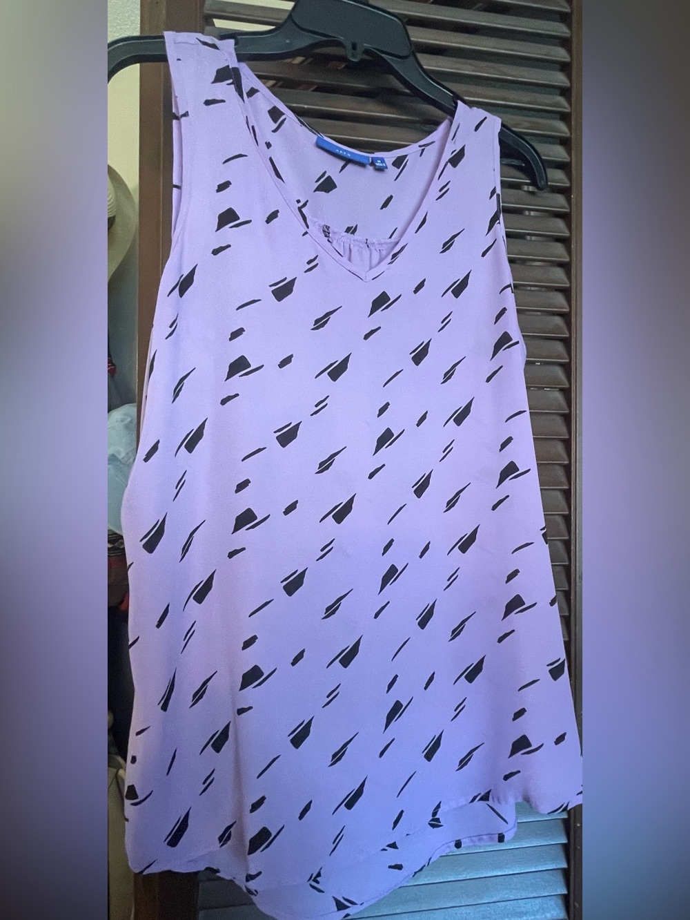 Apt. 9 Lavender Sleeveless V-Neck Tank with Black Abstract Print